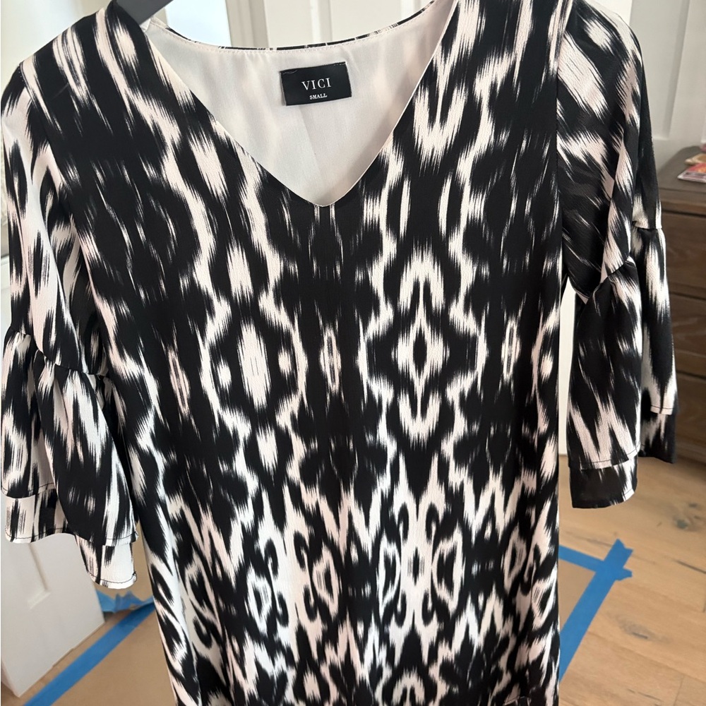Vici Monochrome Zigzag Dress